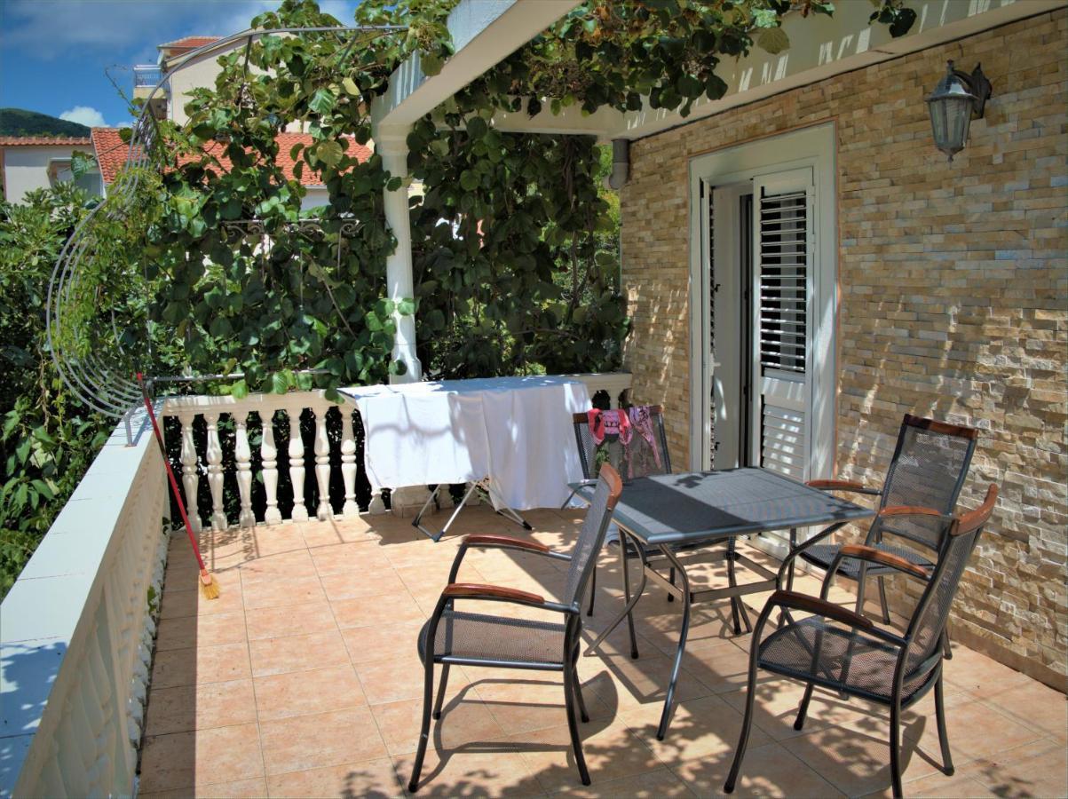 Villa With Swimming Pool Apartments With Bathroom, Kitchen, Patio, Private Parking Budva Kültér fotó